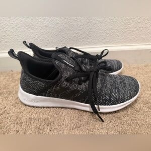 “New”!Adidas Black and White Knit Sneakers size9.5